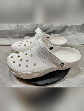 NWT Crocs Mens Classic Baya Clog Sandals WHITE SIZE 12